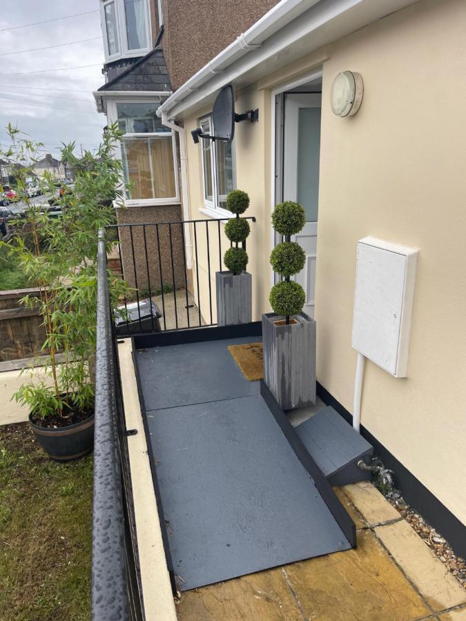 Two Bedroom Detached Modern Bungalow Close To Plymouth Argyle Fc Exterior photo